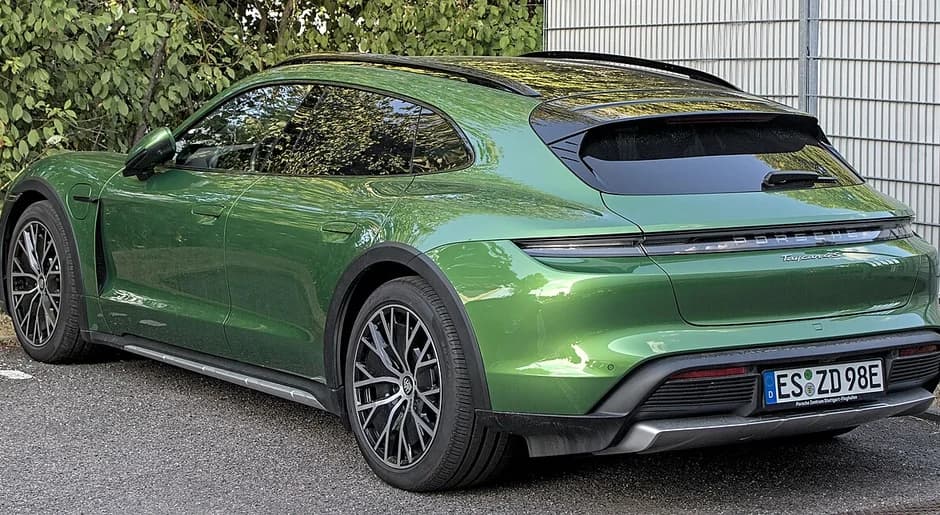 포르쉐 Taycan Cross Turismo